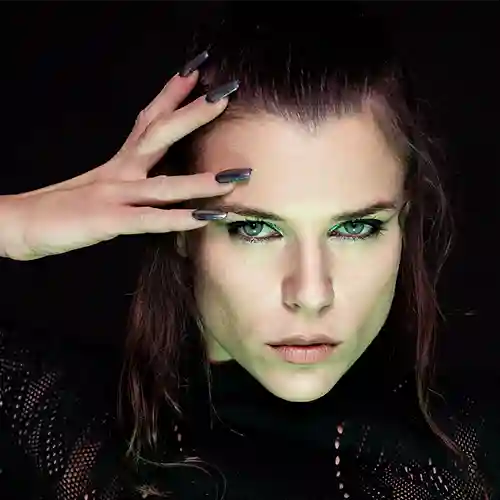 aleksa portrait hand