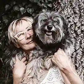 mutti_claudia hund auf schulter