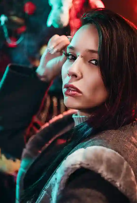 caramel_model zwischen zwei Lichtern