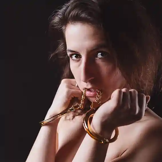 lovelife_livelove mit handschellen